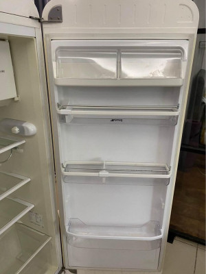 SMEG FAB28RBI Retro-style top mount refrigerator