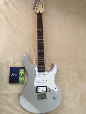 Yamaha pacifica 112v