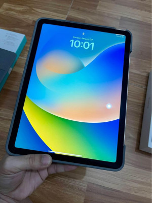 Ipad Air 4 64gb Wifi and Logitech Combo Touch