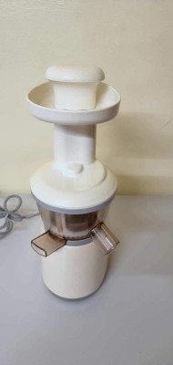 Hurom slow juicer