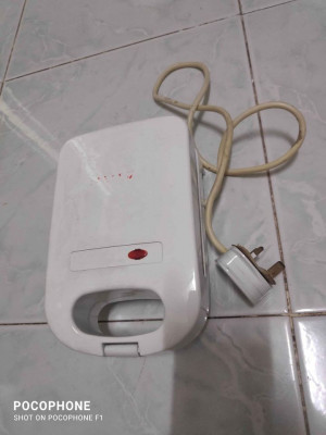 Nevica Waffle Maker (used)