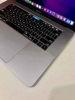 MacBook Pro 15inch Core i7 32GB 2018 256GB Retina TrueTone TouchBar ID DualGraph
