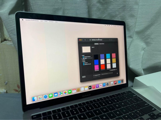 MACBOOK AIR M1 256GB-8GB WITH ISSUE