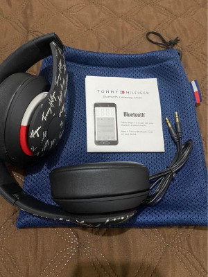 Original tommy hilfiger bluetooth headphones