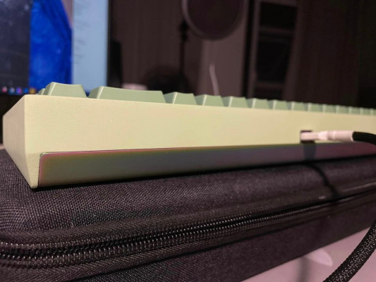 [SELLING] QK65 Green/Chroma Barebones (Repainted)