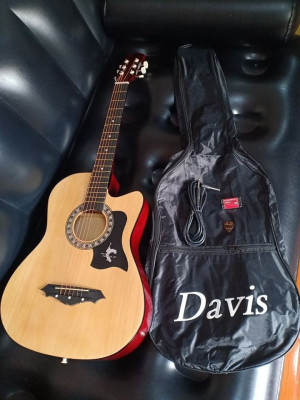 Beginners Acoustic Guitar With 4 band Equalizer pick up