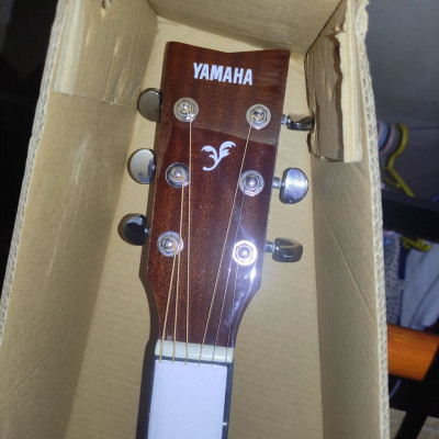 Yamaha f600 Acoustic Electric Guitar