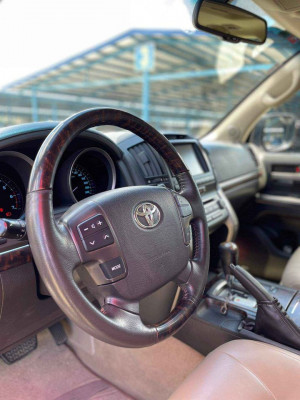 2010 Toyota landcruiser 200 vx.r