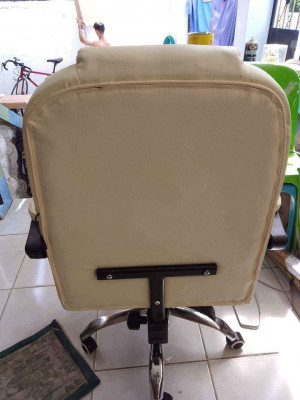 Boss chair with minimal dents