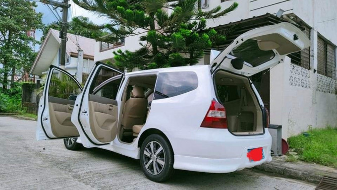 2013 Nissan grand livina highway star