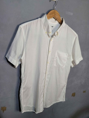 Uniqlo button down shortsleeves (medium)