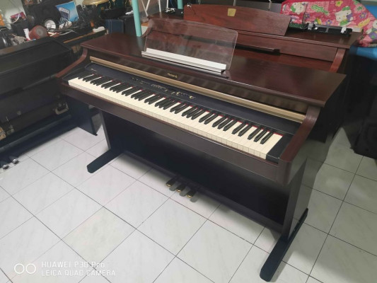 Piano roland digital electric piano