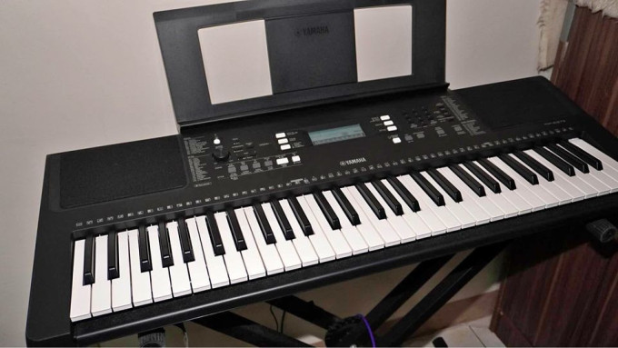 Yamaha E373 Keyboard