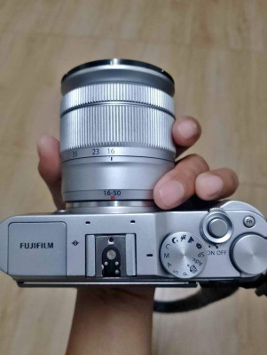 FUJIFILM XA-3 MIRRORLESS CAMERA