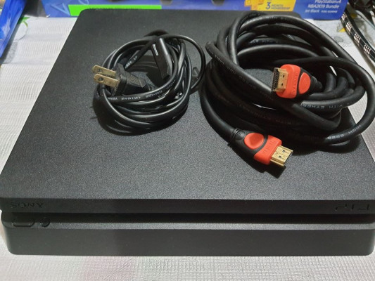 Slightly Used PS4 Slim 500GB