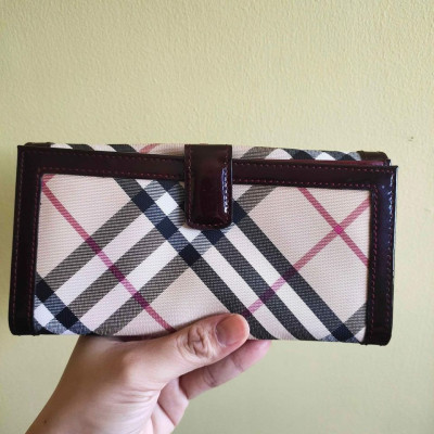 Burberry Wallet Authentic (Like New)