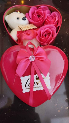 Flower 3 pcs with Bear Heart Shape Metal Can