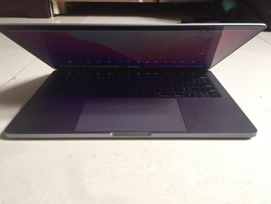 MacBook pro 13inch 8gb 256ssd touchbar 2018