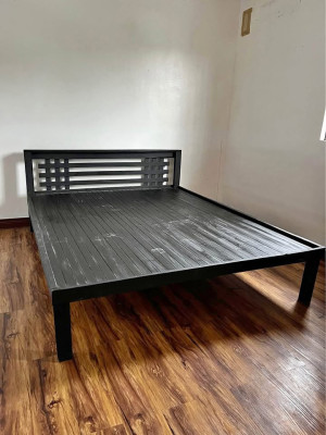 RUSH‼️ Queen size Mahogany Bed Frame