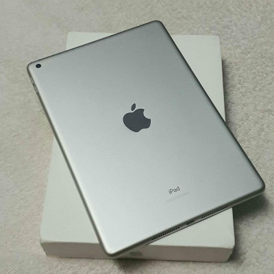 Ipad 7th generation Silver Smooth