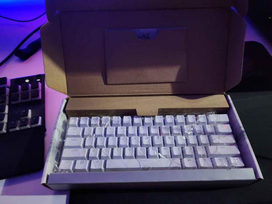 Selling Razer Huntsman Mini Mercury White 60% Linear Optical Switch