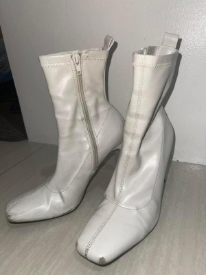 SELLING MY PRELOVED ZARA BOOTS