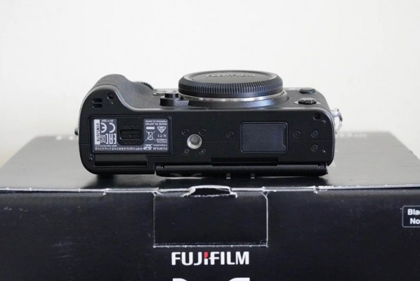 Fujifilm X-T1 Body 97% Smooth with L-plate