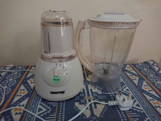 GEEPAS BLENDER AND GRINDER