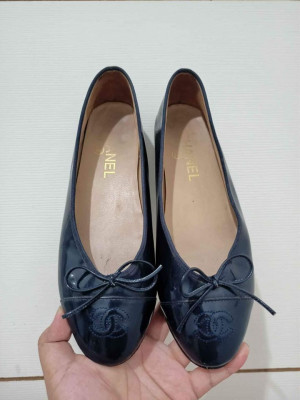 Ch@nel navy blue patent ballerina flats