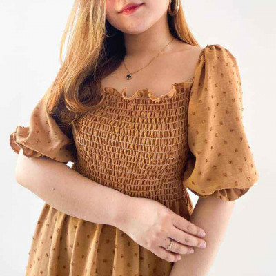 VERIÑA SMOCKED SLIT PUFF SLEEVE