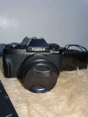 Fujifilm Xt100 (With 2 Lenses)
