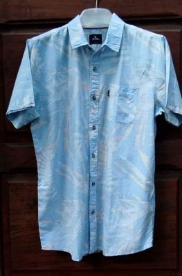 Rip curl short sleeves polo medium on tag