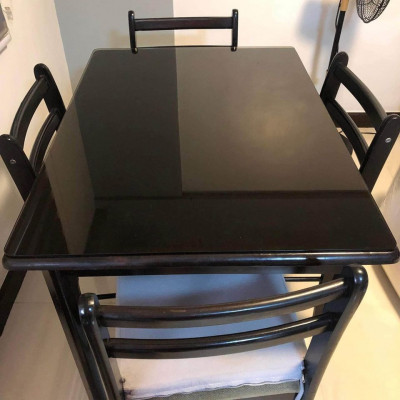 4-seater dining table with top glass