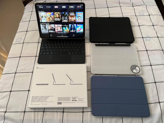 Ipad Pro 11 inch + Apple Magic Keyboard bundle