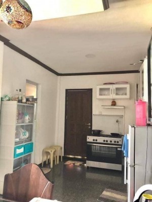 HOUSE & LOT FOR SALE