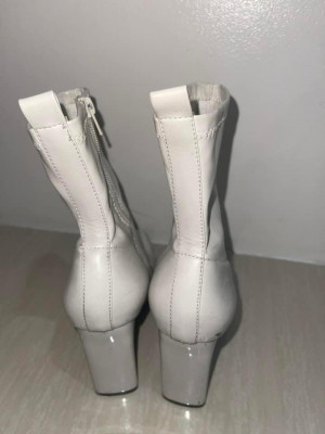 SELLING MY PRELOVED ZARA BOOTS