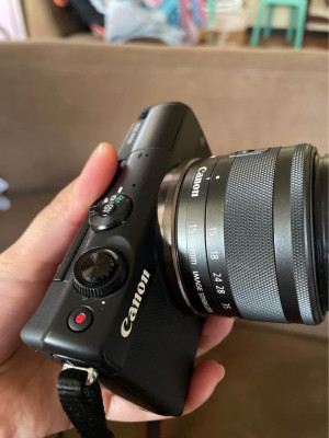 Canon EOSM100
