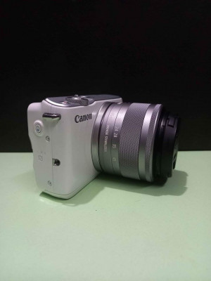 CANON EOS M10 Vlogging camera