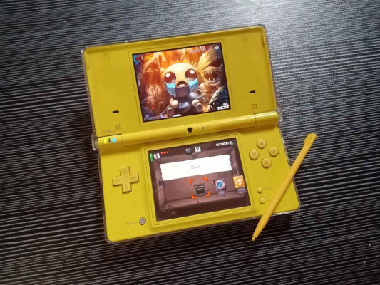 Nintendo DSi - Full Package and Ready to Play