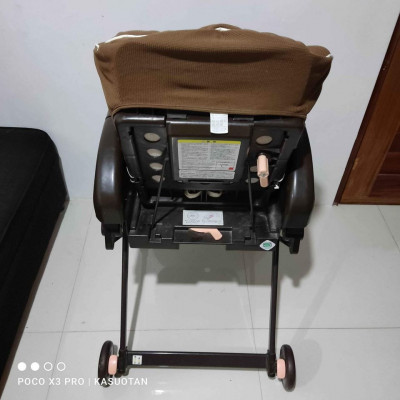 APRICA PARENTING STATION