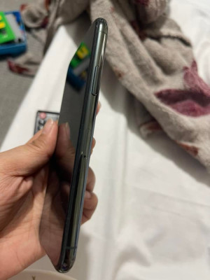 Iphone 11 pro 64gb factory unlock with issue