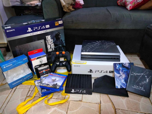 Limited edition PS4 PRO 1TB - THE LAST OF US II EDITION