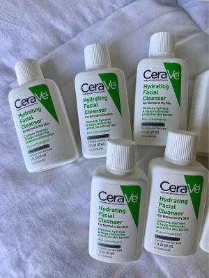 10 mini CeraVe Hydrating Facial Cleanser