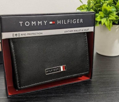 Tommy Hilfiger men’s wallet