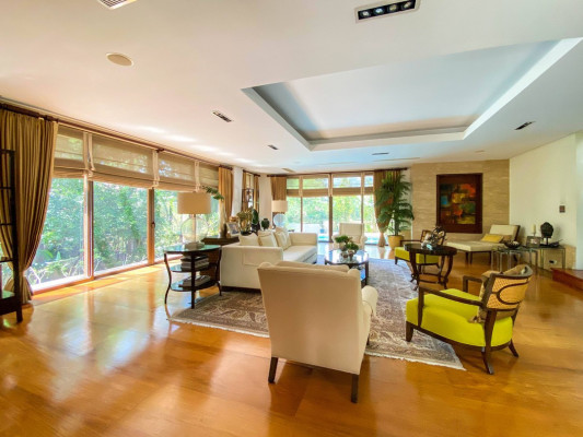 Futuristic Mansion for Sale in Ayala Heights ⠀