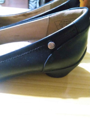 Used Hush Puppies black leather shoes