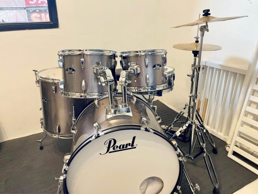 Pearl Roadshow 5-Piece Drum Set