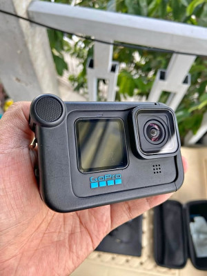 GO PRO HERO 10 . WITH FULL PACKAGE INCLUSION