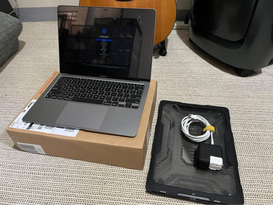 Macbook Air M1 8GB 256GB (Complete with Box & Freebies)