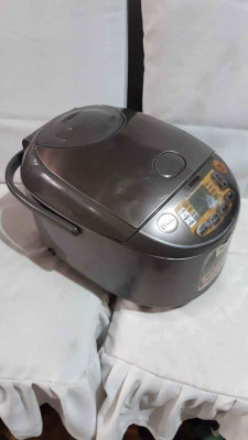 ZOJIRUSHI (Japan) 10-Cups Rice Cooker